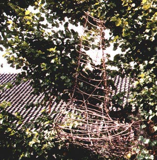 'zeven boomhutten' (2001) in de leilinden in Delfgauw